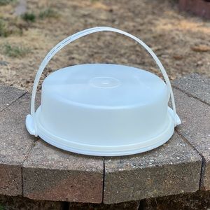 Vintage Tupperware cake/pie carrier. White, Stamped Tupperware logo, 720-2